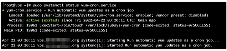 Terminale che mostra lo stato del servizio yum-cron di un VPS